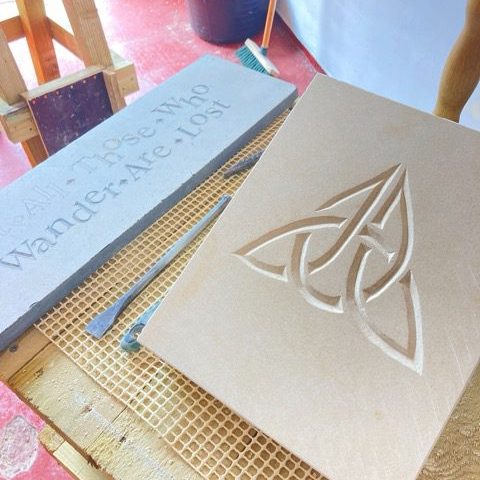 v-cut triangular Celtic knot